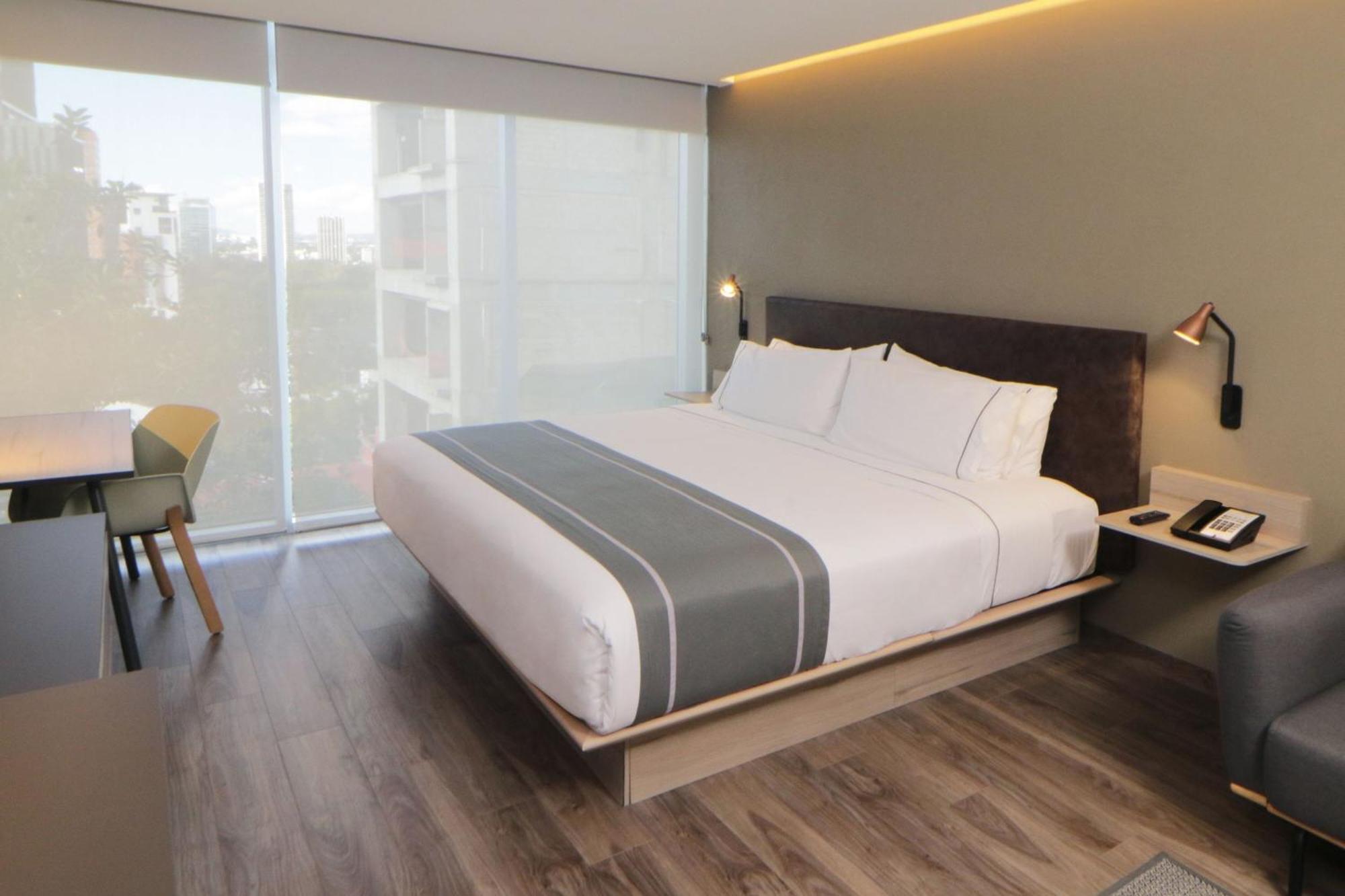 City Express Plus By Marriott Guadalajara Providencia Exterior photo