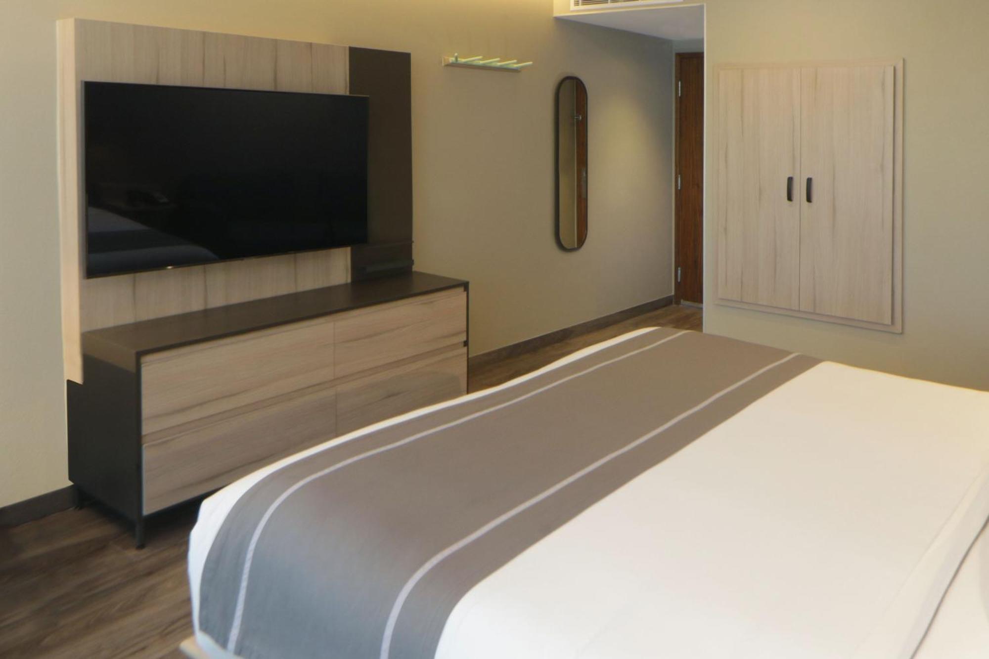 City Express Plus By Marriott Guadalajara Providencia Exterior photo