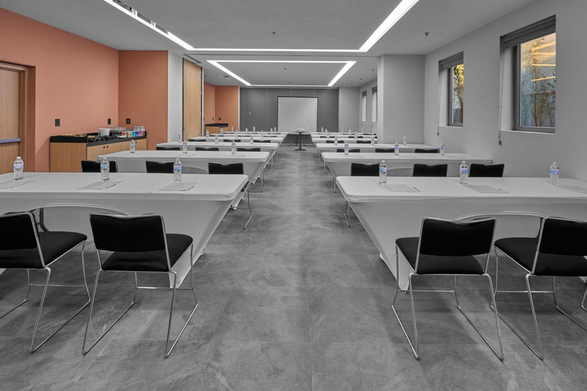 City Express Plus By Marriott Guadalajara Providencia Exterior photo