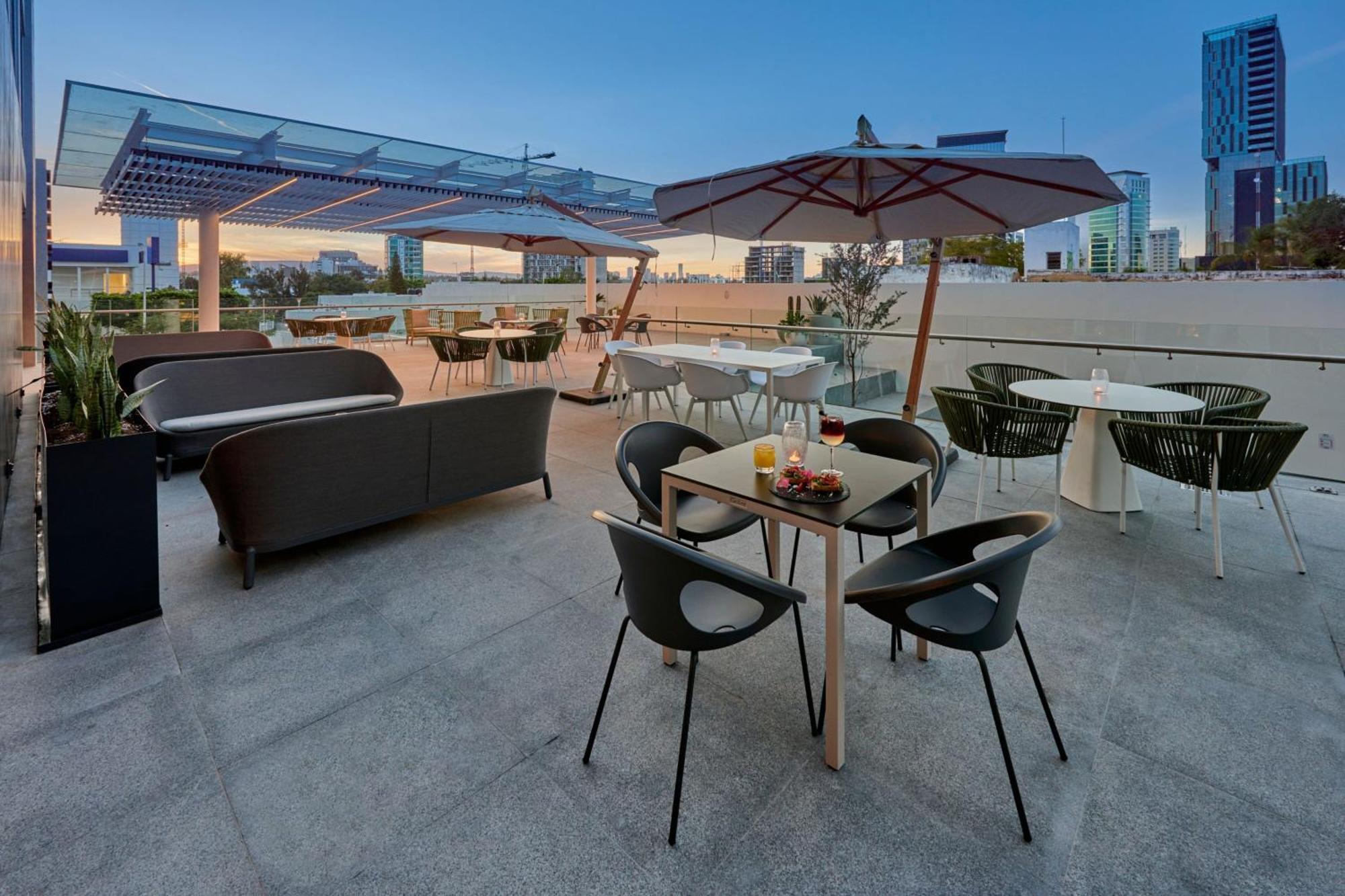 City Express Plus By Marriott Guadalajara Providencia Exterior photo