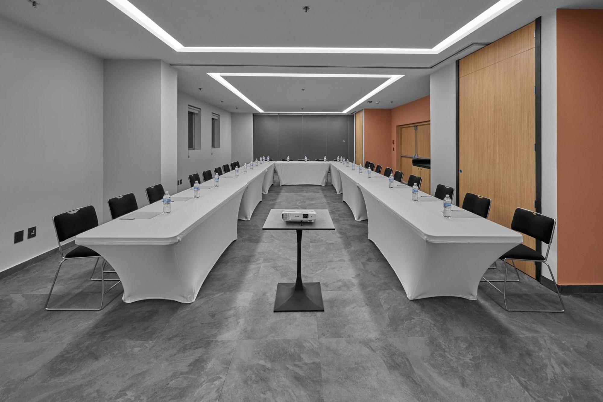 City Express Plus By Marriott Guadalajara Providencia Exterior photo