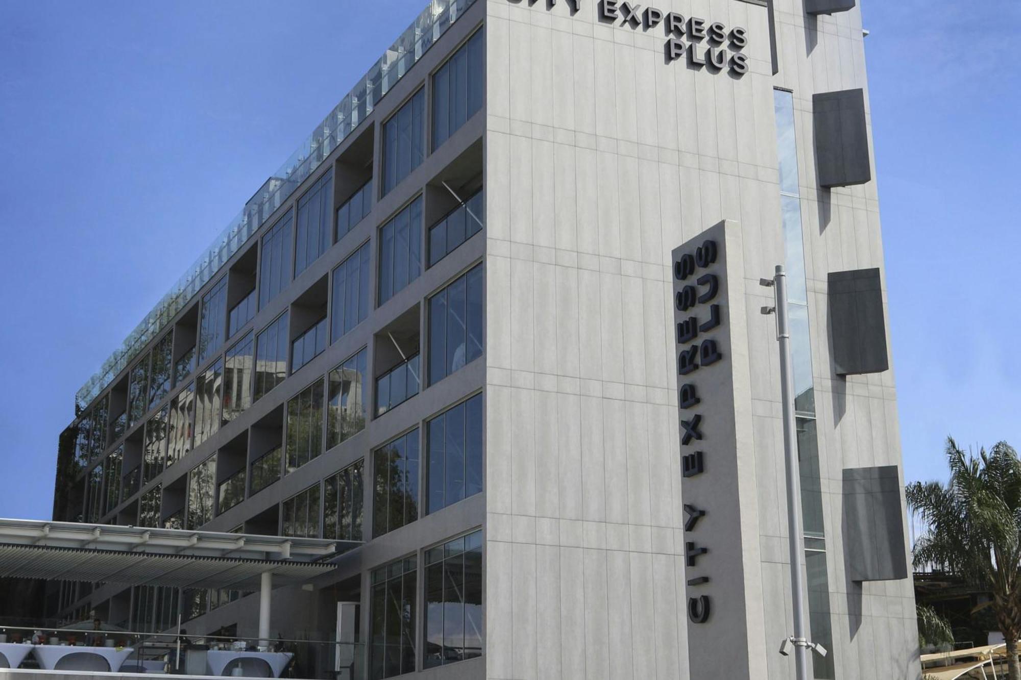 City Express Plus By Marriott Guadalajara Providencia Exterior photo