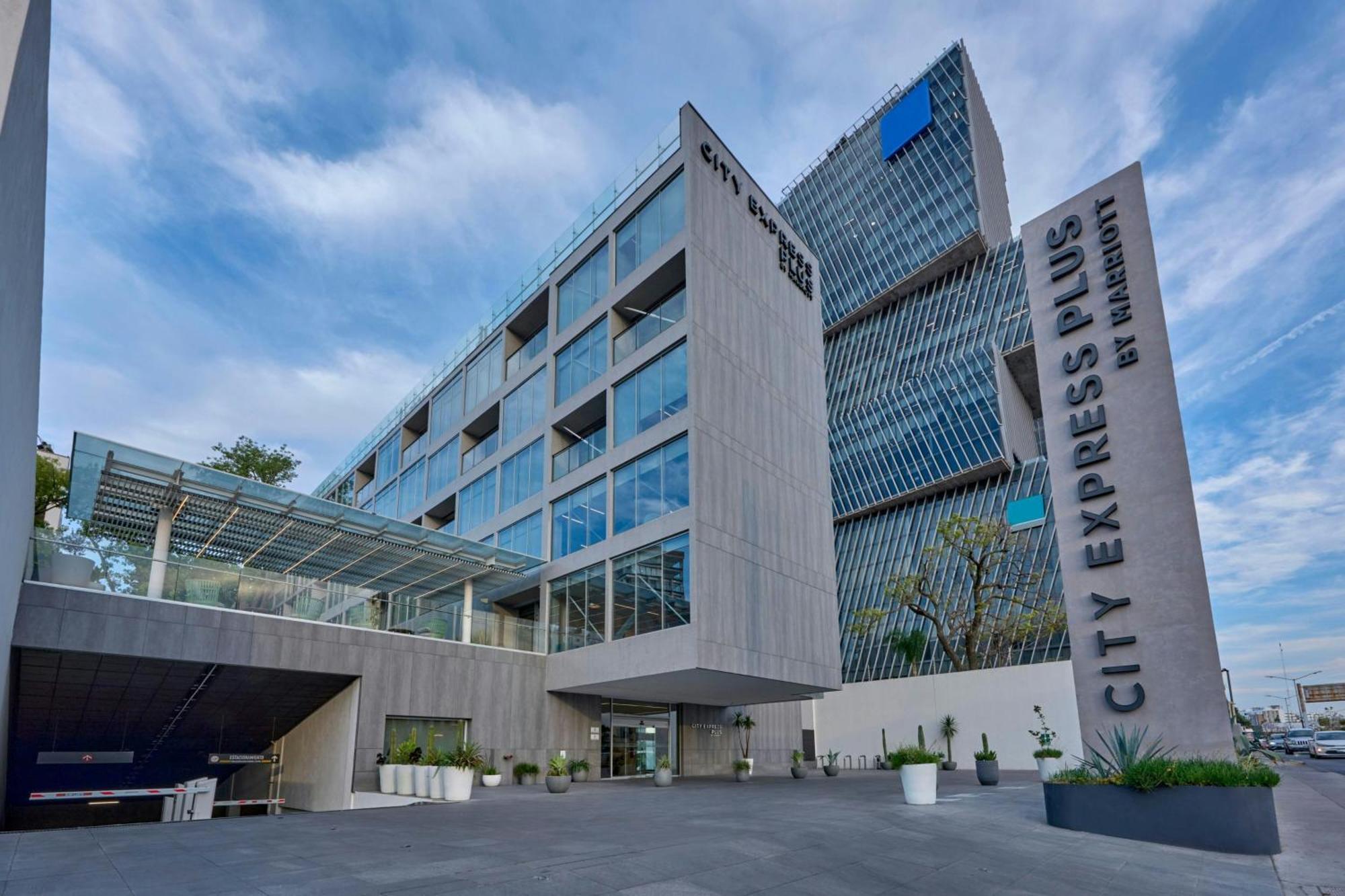 City Express Plus By Marriott Guadalajara Providencia Exterior photo