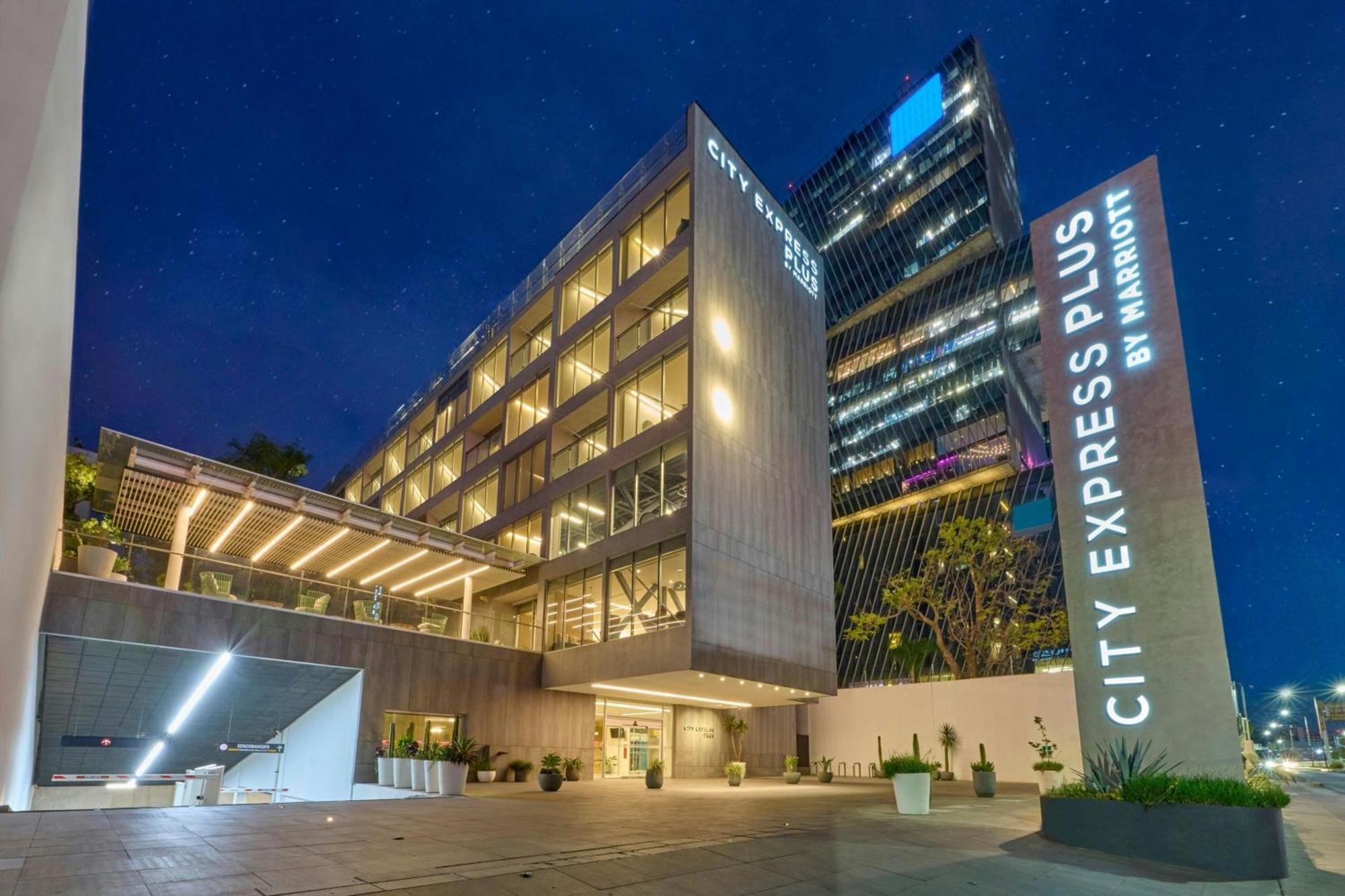 City Express Plus By Marriott Guadalajara Providencia Exterior photo