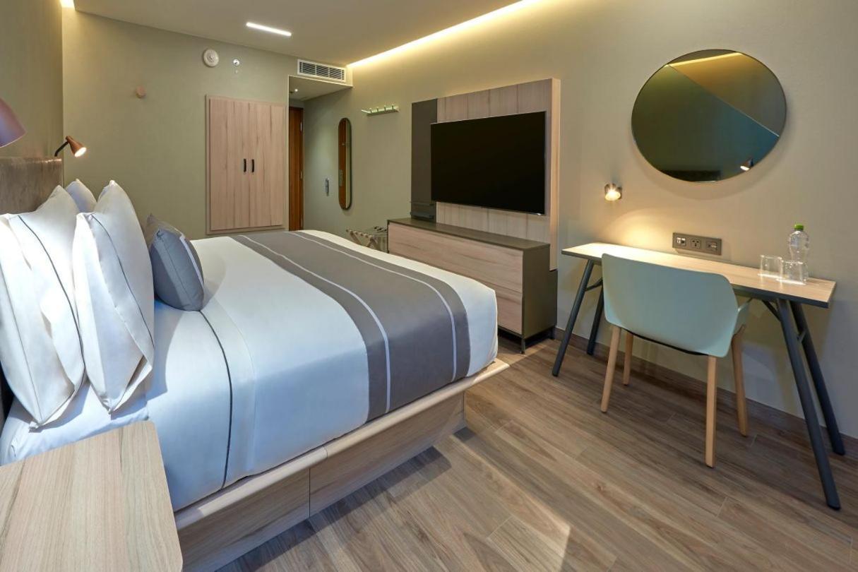City Express Plus By Marriott Guadalajara Providencia Exterior photo